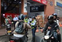 Alcaldía y comerciantes articulan acciones para recuperar la movilidad y el orden en el centro histórico de Cali