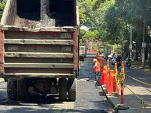 Alcaldía Eder le cumple al barrio Meléndez y pavimenta más medio kilómetro de la carrera 94 