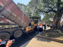 Alcaldía Eder le cumple al barrio Meléndez y pavimenta más medio kilómetro de la carrera 94 