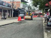 Alcaldía Eder le cumple al barrio Meléndez y pavimenta más medio kilómetro de la carrera 94 