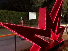 ‘Brilla la estrella de paz’: el mensaje que ilumina las noches del ‘Alumbrado Navideño’ en La Buitrera