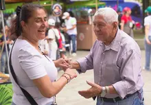 En la ‘Feria al Obrero’ ni la lluvia apaga la salsa