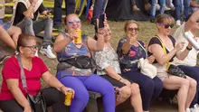 En la ‘Feria al Obrero’ ni la lluvia apaga la salsa