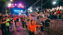 2200 bailarines en escena, se distribuirán en cinco alas, para homenajear al barrio en el Salsódromo 2025 