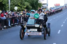 Cali rodó con su historia a través de 200 joyas en el Desfile de Autos Clásicos y Antiguos en la versión 68 de la Feria de Cali