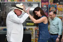 Embajador John McNamara recorre el Barrio Obrero y conoce la apuesta de Cali por la cultura y la renovación urbana