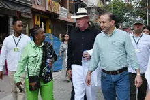 Embajador John McNamara recorre el Barrio Obrero y conoce la apuesta de Cali por la cultura y la renovación urbana