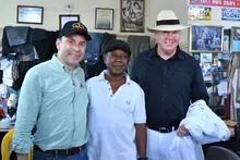 Embajador John McNamara recorre el Barrio Obrero y conoce la apuesta de Cali por la cultura y la renovación urbana