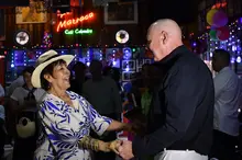 Embajador John McNamara recorre el Barrio Obrero y conoce la apuesta de Cali por la cultura y la renovación urbana