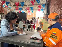 Alcaldía de Santiago de Cali inicia rutas de atención a afectados por incendio estructural en Comuneros 2, sector La Playita