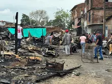 Alcaldía de Santiago de Cali inicia rutas de atención a afectados por incendio estructural en Comuneros 2, sector La Playita