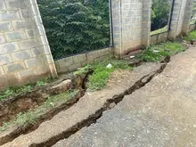 Alcaldía de Cali monitorea y articula plan de acción sobre muro de cerramiento en la Estación de Bombeo de Floralia