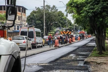 Gracias a los trabajadores oficiales, cerca de 1500 metros están siendo recuperados en la Avenida Ciudad de Cali