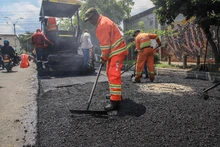 Gracias a los trabajadores oficiales, cerca de 1500 metros están siendo recuperados en la Avenida Ciudad de Cali