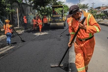 Gracias a los trabajadores oficiales, cerca de 1500 metros están siendo recuperados en la Avenida Ciudad de Cali