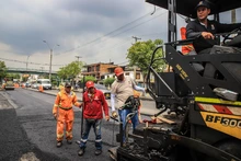 Gracias a los trabajadores oficiales, cerca de 1500 metros están siendo recuperados en la Avenida Ciudad de Cali