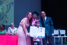 Mujeres cuidadoras de las comunas 15 y 20 podrán culminar su bachillerato: inscripciones abiertas