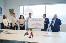 Cali fortalece el acceso a la educación con 500 becas internacionales