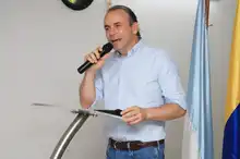 Alejandro Eder celebra la firma del acuerdo tributario con el que se logró un alivio económico para las víctimas del terrorismo