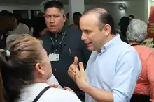 Alejandro Eder celebra la firma del acuerdo tributario con el que se logró un alivio económico para las víctimas del terrorismo