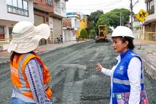 Menos polvo, menos accidentes y mejores vías en la comuna 8; avanza la recuperación de 16 tramos viales