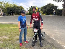 El ‘Juanes’ del barrio El Poblado ganó dos oros en el campeonato nacional y pedalea firme hacia el Mundial de BMX en Australia