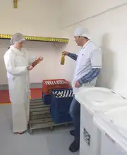 La Secretaría de Educación Distrital verifica procesos de inocuidad alimentaria del PAE en las bodegas de los operadores