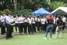 Estudiantes de Cali pajarearon en el Orquideorama durante la Colombia Birdfair
