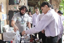 Estudiantes de Cali pajarearon en el Orquideorama durante la Colombia Birdfair