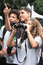 Estudiantes de Cali pajarearon en el Orquideorama durante la Colombia Birdfair