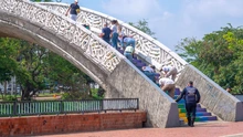 En San Valentín, Cali renovó su cariño al Puente del Arco, con una jornada de amor por lo público