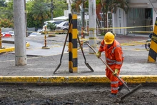Con maquinaria en obra, la Alcaldía recupera la calle 4B en el sur de Cali