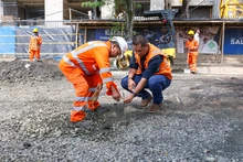 Con maquinaria en obra, la Alcaldía recupera la calle 4B en el sur de Cali