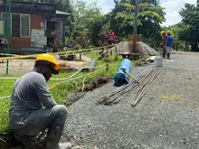 Cancha múltiple del barrio Belisario Caicedo avanza en un 40%: su entrega se proyecta para el mes de marzo