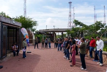 Alcaldía de Cali impulsa la economía formal en Cristo Rey con la entrega de 11 nuevos módulos a comerciantes tradicionales de este sector