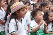 Cali recibe el Camión de Sonrisas de Colgate para fortalecer la salud bucal en instituciones educativas oficiales