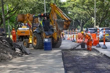 Maquinaria amarilla de la recuperación de Cali interviene la Avenida Simón Bolívar