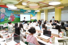 ¡Good News! La Institución Educativa Siete de Agosto fortalece la enseñanza del inglés con una moderna sala de bilingüismo