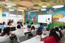 ¡Good News! La Institución Educativa Siete de Agosto fortalece la enseñanza del inglés con una moderna sala de bilingüismo