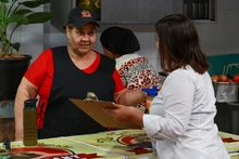 EDRU alcanza 90 % de caracterización socioeconómica en la Plaza de Mercado Alameda para avanzar en su renovación