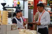 EDRU alcanza 90 % de caracterización socioeconómica en la Plaza de Mercado Alameda para avanzar en su renovación