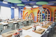 La educación también recupera a Cali: Alcaldía de Alejandro Eder entrega décima sala de bilingüismo en institución oficial