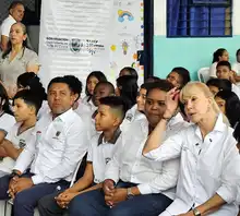 Alcaldía acompañó jornada en la que más de 1.200 estudiantes de Cali recibieron zapatos nuevos para ir a sus colegios