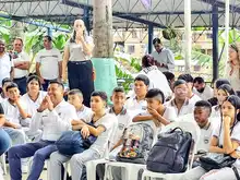 Alcaldía acompañó jornada en la que más de 1.200 estudiantes de Cali recibieron zapatos nuevos para ir a sus colegios