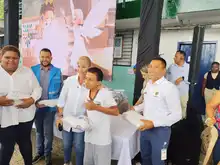 Alcaldía acompañó jornada en la que más de 1.200 estudiantes de Cali recibieron zapatos nuevos para ir a sus colegios