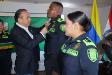 Alcalde Alejandro Eder condecora a cinco policías que evitaron un nuevo atentado terrorista en Cali