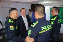 Alcalde Alejandro Eder condecora a cinco policías que evitaron un nuevo atentado terrorista en Cali
