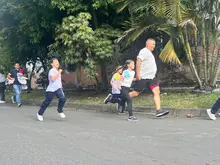 Cientos de estudiantes recorrieron el barrio Villa Colombia en la ‘III Carrera de la Mujer Villacolombiana’