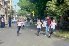 Cientos de estudiantes recorrieron el barrio Villa Colombia en la ‘III Carrera de la Mujer Villacolombiana’
