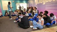 Estudiantes de Cali recorren la exposición ‘Hay futuro, si hay verdad’: memoria histórica sobre el conflicto armado